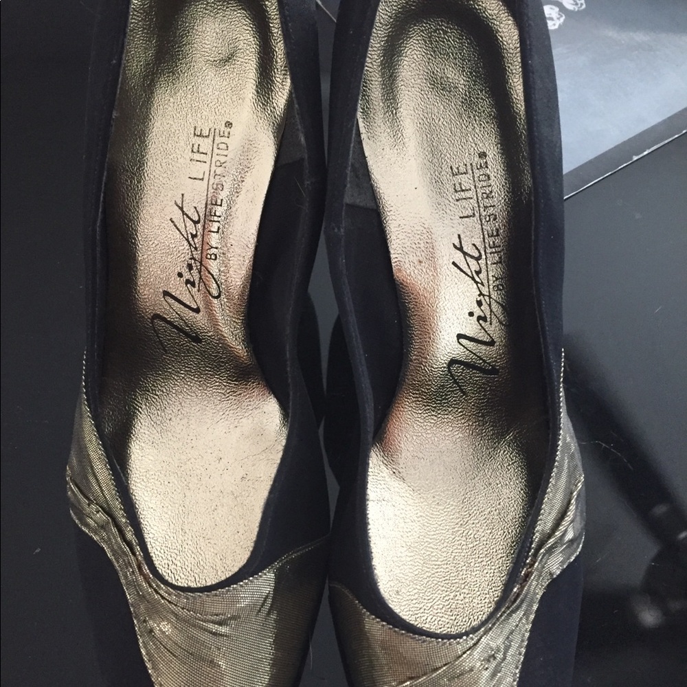 BLACK/GOLD HEELS - Picture 4 of 8